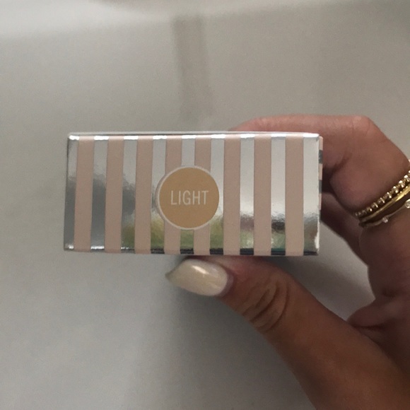 First Aid Beauty Tinted Moisturizer SPF 30 - Light - Picture 5 of 5